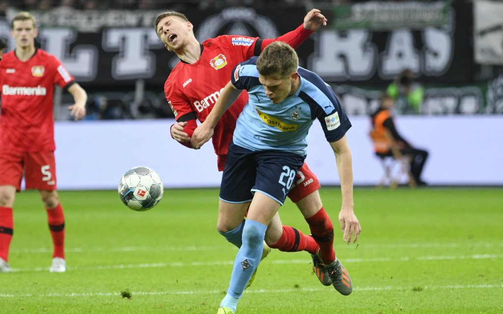 BayArena Leverkusen, 2.11.2019, Fussball: 1. Bundesliga Saison 2019/20, 10. Spieltag, Bayer 04 Leverkusen B04 vs Borussia Mönchengladbach MGLB: Matthias Ginter MGLB, Mitchell Weiser LEV