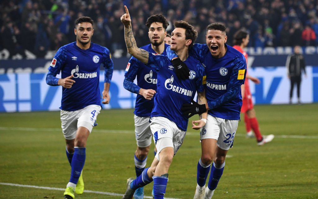 Fussball, Herren, Saison 2019/2020, 1. Bundesliga 13. Spieltag, FC Schalke 04 - 1. FC Union Berlin 2:1, v. l. Ozan Kabak Schalke 04, Suat Serdar Schalke 04, Benito Raman Schalke 04