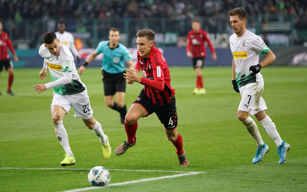 Laszlo Benes Gladbach vs Nico Schlotterbeck Freiburg, 1. BL: 19-20: 13. Sptg. Borussia Mönchengladbach - SC Freiburg