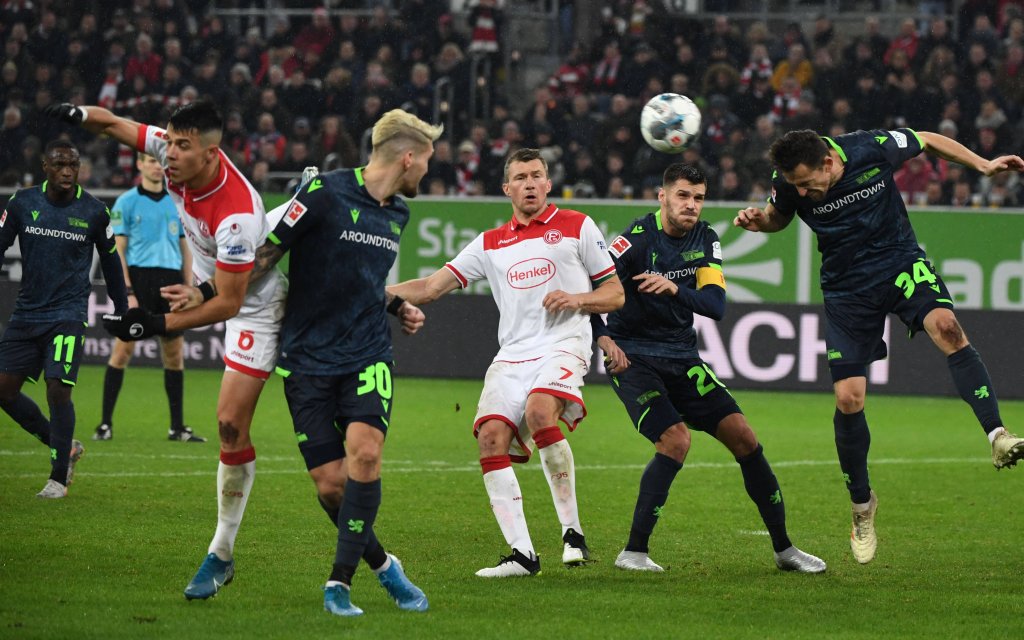 Fussball, Herren, Saison 2019/2020, 1. Bundesliga 17. Spieltag, Fortuna Düsseldorf - 1. FC Union Berlin, v. l. Alfredo Morales Fortuna Düsseldorf, Robert Andrich 1. FC Union, Oliver Fink Fortuna Düsseldorf, Christopher Trimmel 1. FC Union, Christian Gentner 1. FC Union,