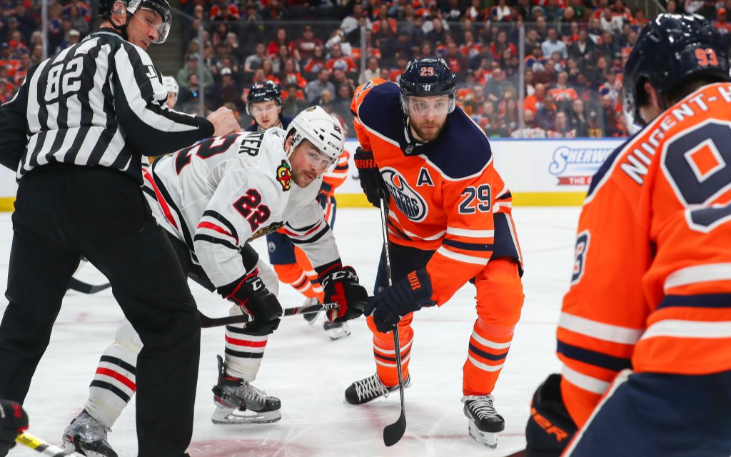 NHL Topscorer Leon Draisaitl trifft beim Re-Start mit den Edmonton Oilers auf die Chicago Blackhawks.