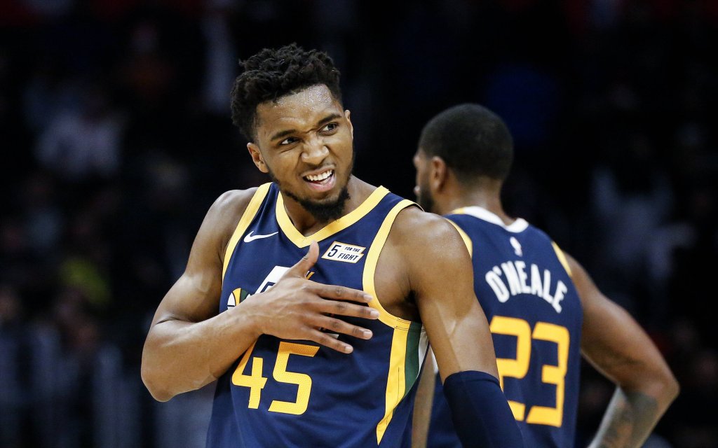 Utah Jazz : All Star Mitchell (l.) emotional auf dem Feld