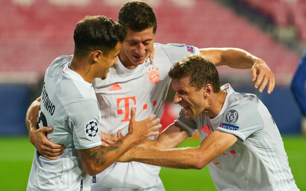 FC BAYERN MUENCHEN - FC Barcelona, Barca 8-2 , Football UEFA Champions League Lisbon, Lissabon, Portugal, 14th August 2020. Philippe COUTINHO, FCB 10 celebrates his 8-2 goal, happy, laugh, celebration, with Robert LEWANDOWSKI, FCB 9 Thomas MUELLER, MÜLLER, FCB 25 in the quarterfinal UEFA Champions League match final tournament