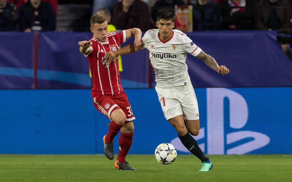 Spain, Sevilla 03.04.2018, UEFA Champions League - 2017/18 Season, Quarter-finals, First leg, Sevilla FC - FC Bayern Muenchen, Joshua Kimmich (FCB) und Joaquin Correa (FCS)