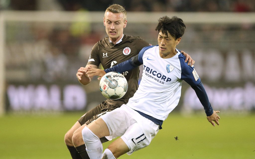 Sebastian Ohlsson Pauli gegen Chung Yong LEE / Bochum Fussball 2. Bundesliga am Fr. 08.11.2019 FC St. Pauli - VfL Bochum 1 - 1