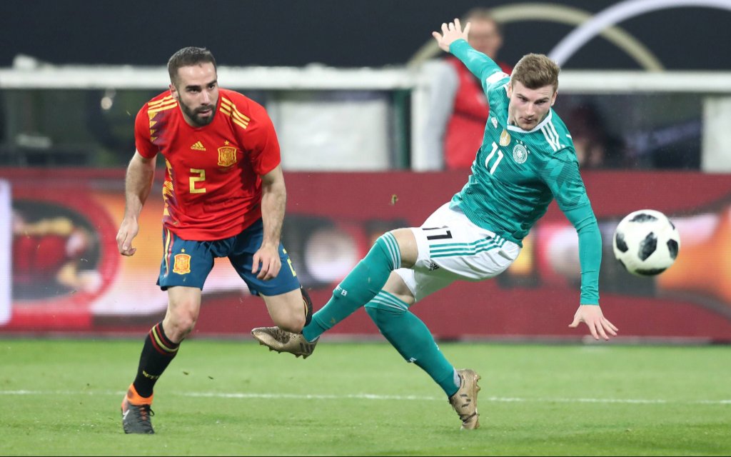 Deutschland - Spanien / Fussball Laenderspiel Duesseldorf, 23.03.2018, ESPRIT arena, Fussball, Laenderspiel, BR Deutschland (GER) vs. Spanien (ESP) 1:1 (1:1) , im Bild v.l.: Daniel Carvajal (2,ESP) und Timo Werner (11,GER)