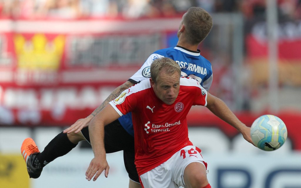 beim Spiel Rot-Weiss Essen vs. Arminia Bielefeld, Fussball, DFB-Pokal, 20.08.2016 Essen