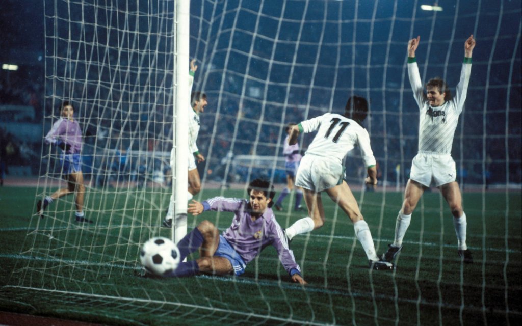 Torjubel Gladbach, mit Kai-Erik Herlovsen (re.) und Lienen (Gladbach); Europacup, Europapokal, Borussia Mönchengladbach - Real Madrid 5:1,