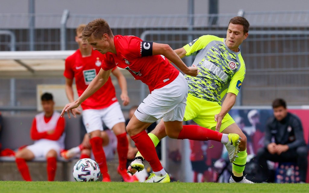 01.09.2020, Fussball - Testspiel - SV Wehen Wiesbaden vs 1.FC Kaiserslautern , Bild: Carlo Sickinger FCK, Gianluca Korte SV Wehen Wiesbaden