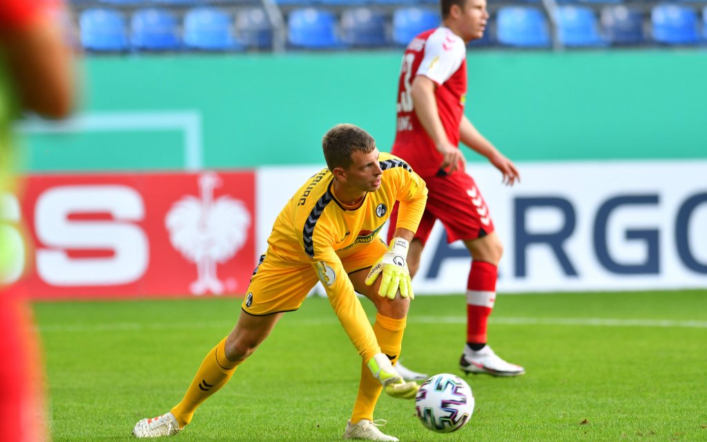 Stuttgart - Freiburg: Benjamin Uphoff steht im Tor der Gäste