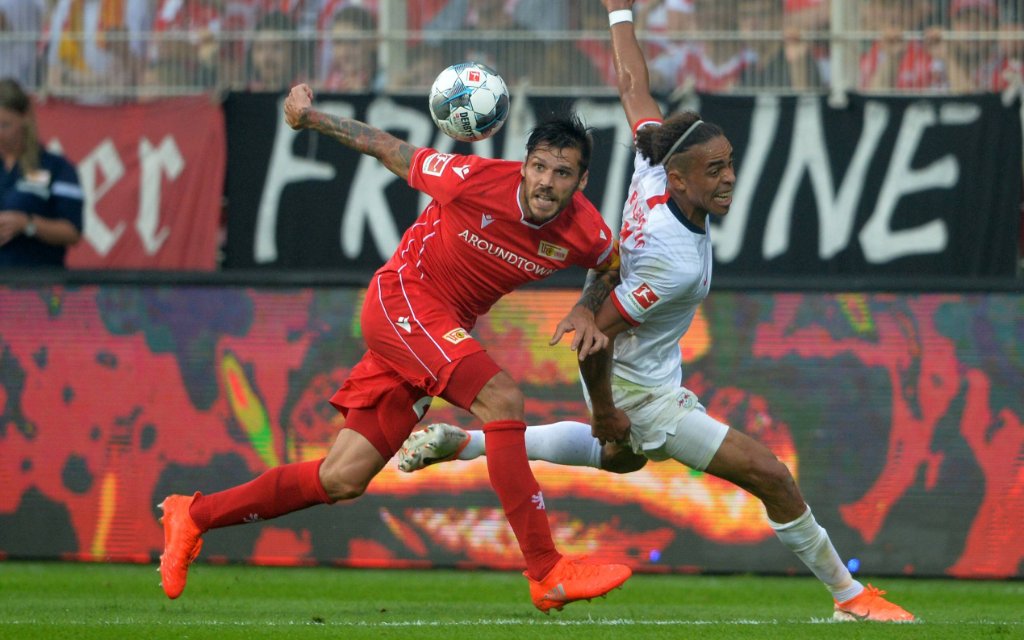 Christopher Trimmel (UB), Yussuf POULSEN (L), Zweikampf, Aktion, Fussball 1. Bundesliga, 1. Spieltag, 1.FC Union Berlin (UB) - RB Leipzig (L) 0:4, am 18.08.2019 in Berlin