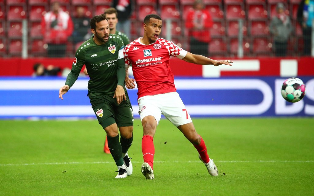 Robin Quaison Mainz im Zweikampf mit Gonzalo Castro Stuttgart FSV Mainz 05 vs VfB Stuttgart, Fussball,