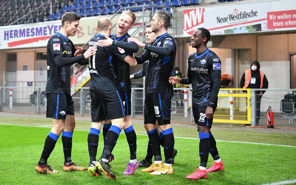 Paderborn, Benteler Arena, 27.01.21, GER, Herren, 2.Bundesliga, Saison 2020-2021, SC Paderborn 07 - Holstein Kiel Bild: Chis Fuehrich Paderborn jubelt nach seinem Tor zum 1:0