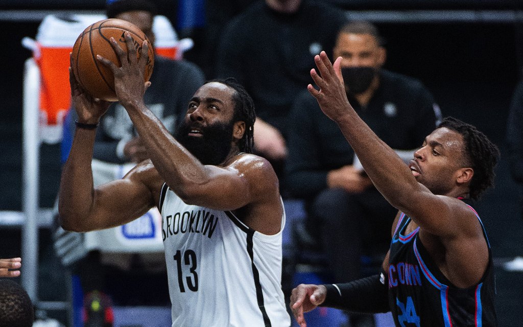 Brooklyn Harden (l.) mit dem Abschluss gegen Sacramentos Hield (r.)