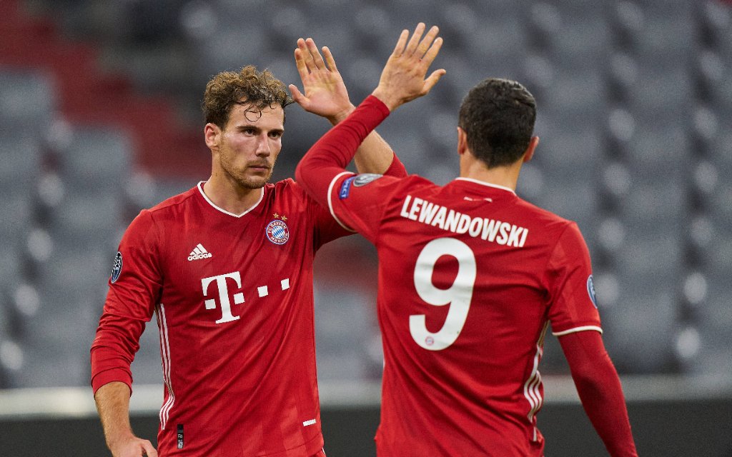 Football UEFA Champions League FC BAYERN MUENCHEN - ATLETICO MADRID 4-0 Leon GORETZKA, FCB 18 celebrates his goal, happy, laugh, celebration, 2-0 with Robert LEWANDOWSKI, FCB 9 in the match FC BAYERN MUENCHEN - ATLETICO MADRID 4-0 of football UEFA Champions League in season 2020/2021 in Munich