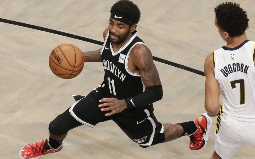 Spielmacher Irving (l.) ist einer von drei Superstars bei den Brooklyn Nets