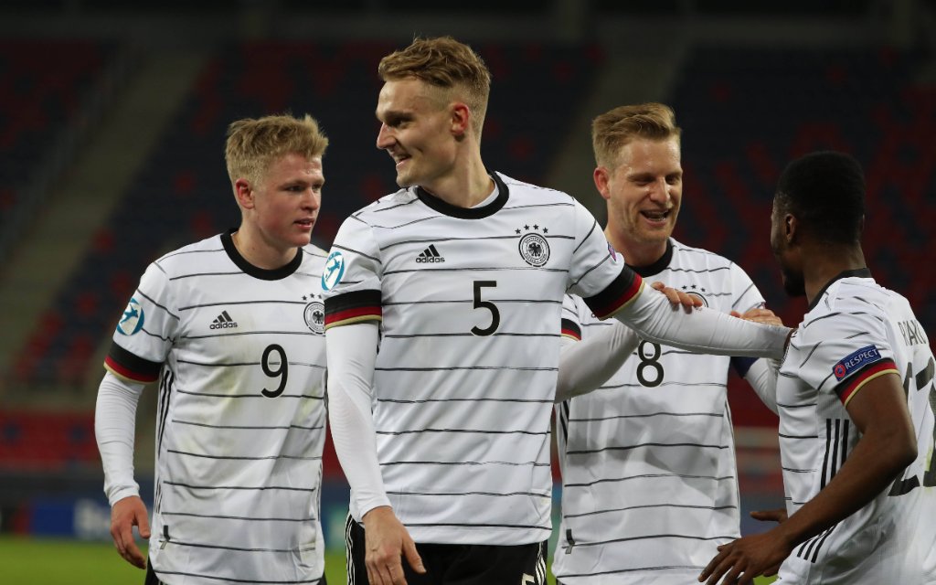 Fussball, Herren, Saison 2020/2021, U 21-EM Gruppenphase / Gruppe A in Ungarn, Ungarn - Deutschland in Szekesfehervar, v. l. Jonathan Burkardt U21, U 21 Deutschland, Amos Pieper U21, Deutschland, Arne Maier U21, Deutschland, Ridle Baku U21, Deutschland, Jubel nach Tor zum 2:0, 24.03. 2021