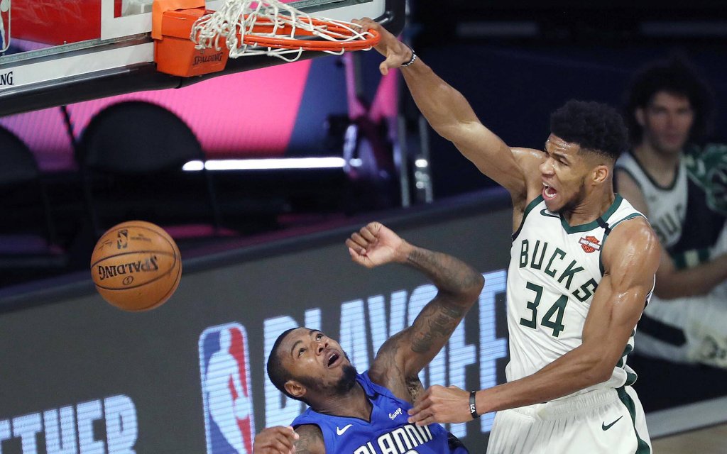 Bucks Superstar Antetokounmpo (r.) dominiert auch in diesem Jahr