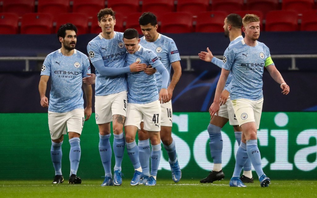 Manchester City feiert den Treffer zum 2:0 im Achtelfinale der Champions League gegen Borussia Mönchengladbach.