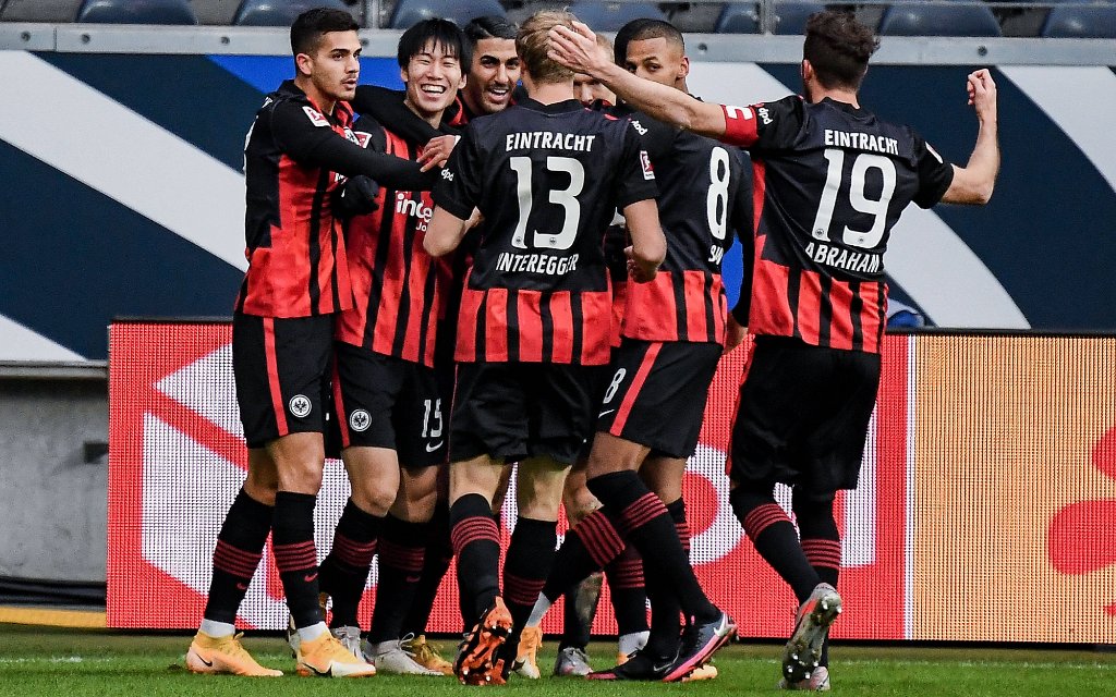 05.12.2020, xjhx, Fussball 1.Bundesliga, Eintracht Frankfurt - Borussia Dortmund emspor, v.l. celebrate the goal, Torjubel zum 1:0 fuer Frankfurt Torschuetze Daichi Kamada Eintracht Frankfurt