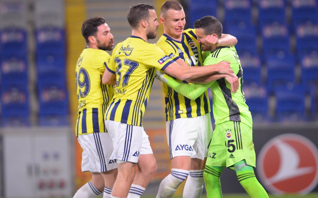 Alles Süper bei Fenerbahces Elfmeter-Held Harun Tekin (r.)