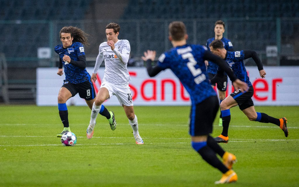 Florian Neuhaus BMG Matteo Guendouzi Hertha Borussia Mönchengladbach - Hertha BSC Berlin 27.10.2020, Fussball 1. Bundesliga, Saison 2020/21