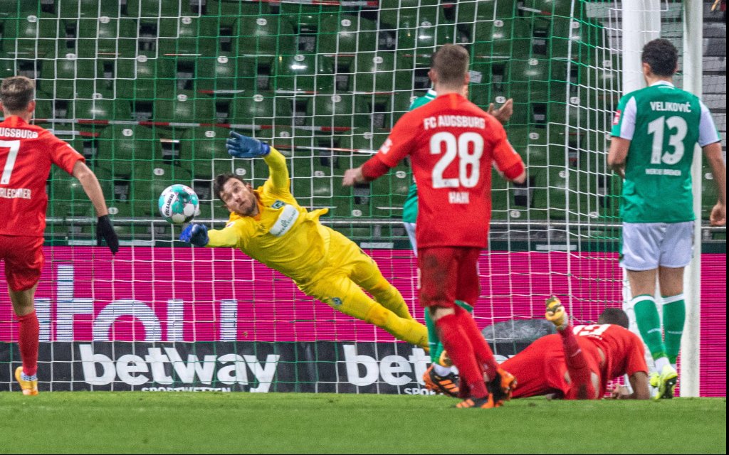 GER, SV Werder Bremen vs FC Augsburg / 16.01.2021, wohninvest Weserstadion, Bremen, GER, SV Werder Bremen vs FC Augsburg im Bild Parade Jiri Pavlenka Werder Bremen 01