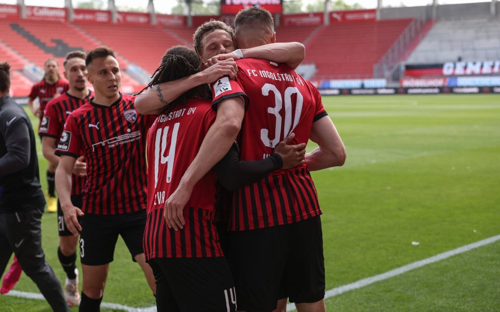 3. Liga - FC Ingolstadt 04 - TSV 1860 München - Stefan Kutschke 30, FCI köpft zum 1:0 Tor Jubel Caniggia Ginola Elva 14, FCI Marcel Gaus 19, FCI Dominik Franke 3 FCI 3. Liga - FC Ingolstadt 04 Saison 2020/2021 TSV 1860 München