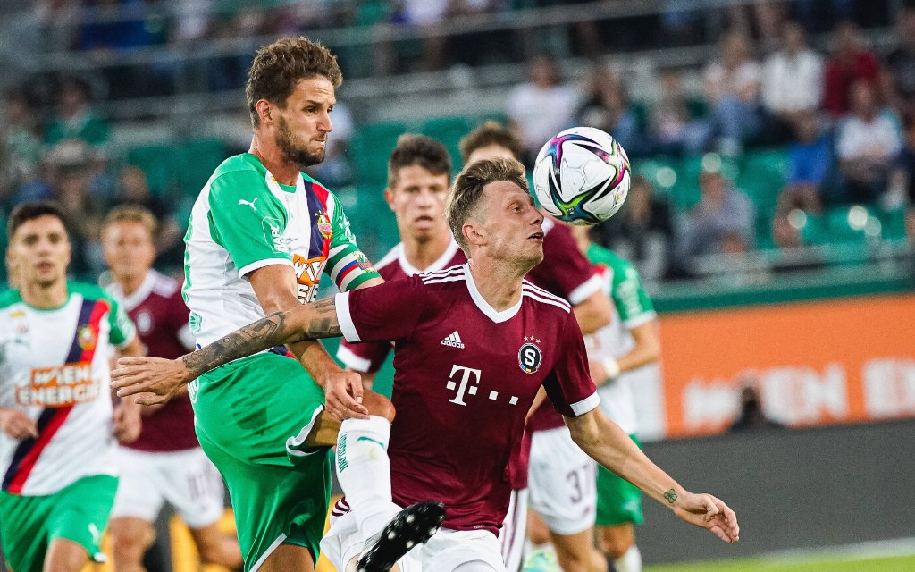 20.07.2021, Allianz Stadion, Wien, AUT, UEFA CL, SK Rapid Wien vs AC Sparta Praha, Qualifikation, 2. Runde, Hinspiel, im Bild v. l. Maximilian Hofmann SK Rapid Wien, Ladislav Krejci Sparta Prag