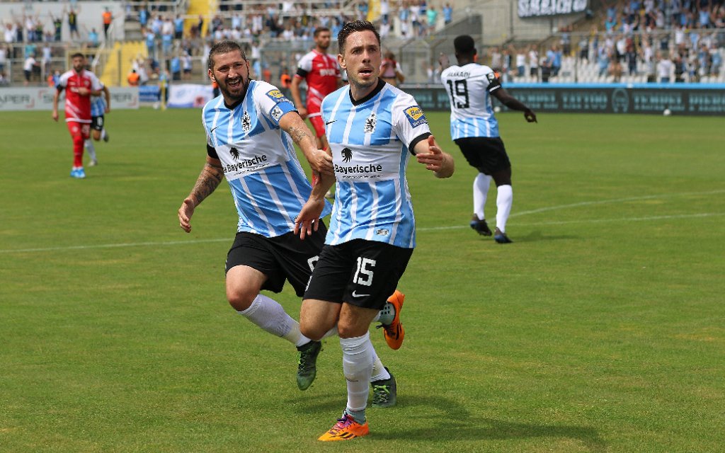 Muenchen, Deutschland 24. Juli 2021: 3. Liga - 2021/2022 - TSV 1860 Muenchen vs. Wuerzburger Kickers re. Marcel Bär / Baer TSV 1860 München jubelt nach seinem Tor zum 1:0 mit Sascha Mölders / Moelders TSV 1860 München