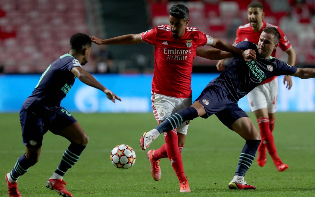 SL Benfica v PSV Eindhoven - UEFA Champions League Play-off Andre Almeida of SL Benfica C vies with Mario Gotze of PSV Eindhoven R during the UEFA Champions League play-off first leg football match between SL Benfica and PSV Eindhoven at the Luz stadium in Lisbo