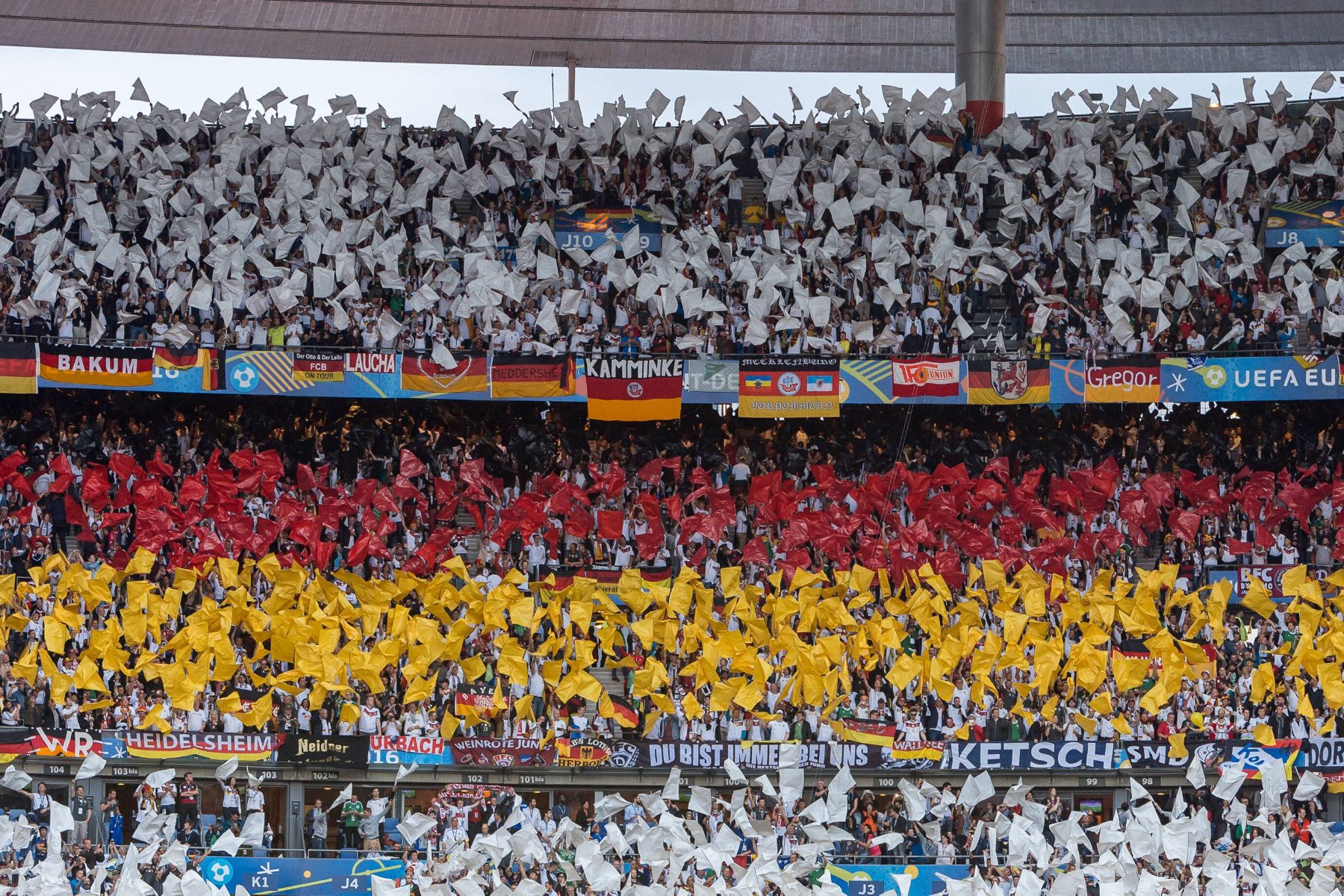 16.06.2016, Stade de France, St. Denis, FRA, UEFA EURO EM Europameisterschaft Fussball Frankreich, Deutschland vs Polen, Gruppe C, im Bild Deutsche Fan Choreographie