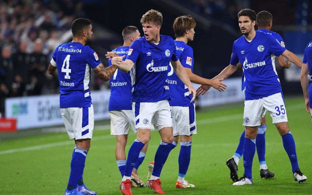 Fußball 2. Bundesliga 5. Spieltag FC Schalke 04 - Fortuna Düsseldorf am 28.08.2021 in der Veltins Arena in Gelsenkirchen Torjubel / Jubel zum 1:1 durch Marius Bülter Schalke