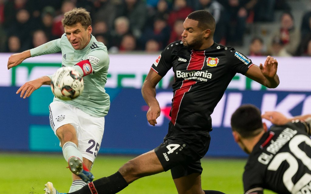 Leverkusen, Germany 02.02.2019, 1. Bundesiga, 20. Spieltag, Bayer 04 Leverkusen - FC Bayern Muenchen, Thomas Mueller (FCB) und Jonathan Tah (B04) im zweikampf,