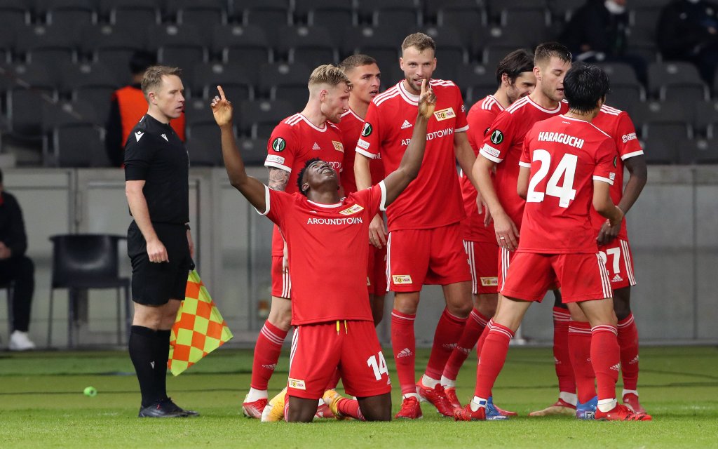 Taiwo Awoniyi 3:0 / jubelnd / Freude / Emotion / Jubel nach 3:0 / / Fußball Fussball / Europa Conference League / Saison 2021/2022 / 30.09.2021 / 1.FC Union Berlin FCU vs. Maccabi Haifa im Olympiastadion