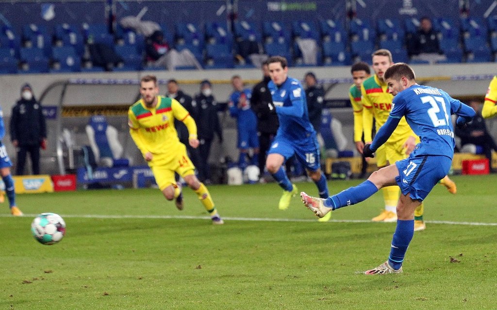 Kramaric erzielt per Strafstoss das Tor zum 3:0 für Hoffenheim . Fussball: LIGA: Saison 20/21: TSG 1899 Hoffenheim-1. FC Köln, 24.01.2021