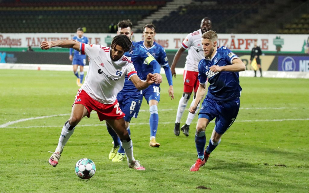 21.12.20 Karlsruher SC - Hamburger SV Deutschland, Karlsruhe, 21.12.2020, Fussball, 2. Bundesliga, Karlsruher SC - Hamburger SV: v.l. Josha Vagnoman Hamburger SV, Marc Lorenz Karlsruher SC