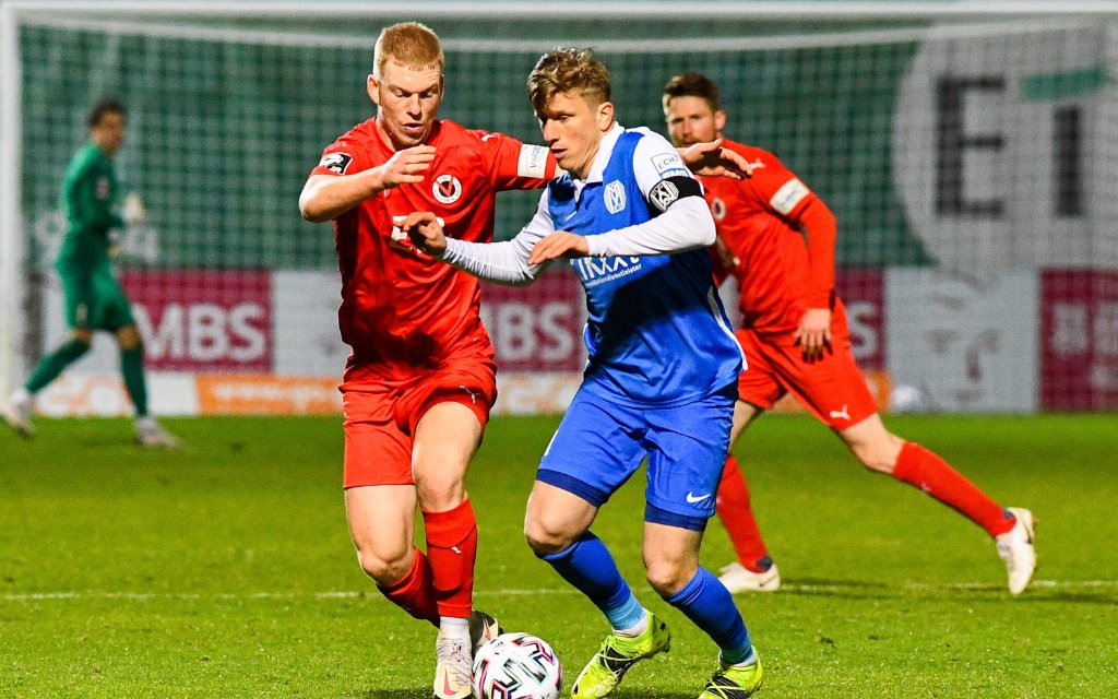 Kai Klefisch Viktoria Köln, 18, Marcus Piossek SV Meppen, 11, Zweikampf, Duell, duel, tackle, tackling, Dynamik, Action, Aktion, 09.03.2021, Köln Deutschland, Fussball, 3. Liga, FC Viktoria Köln - SV Meppen