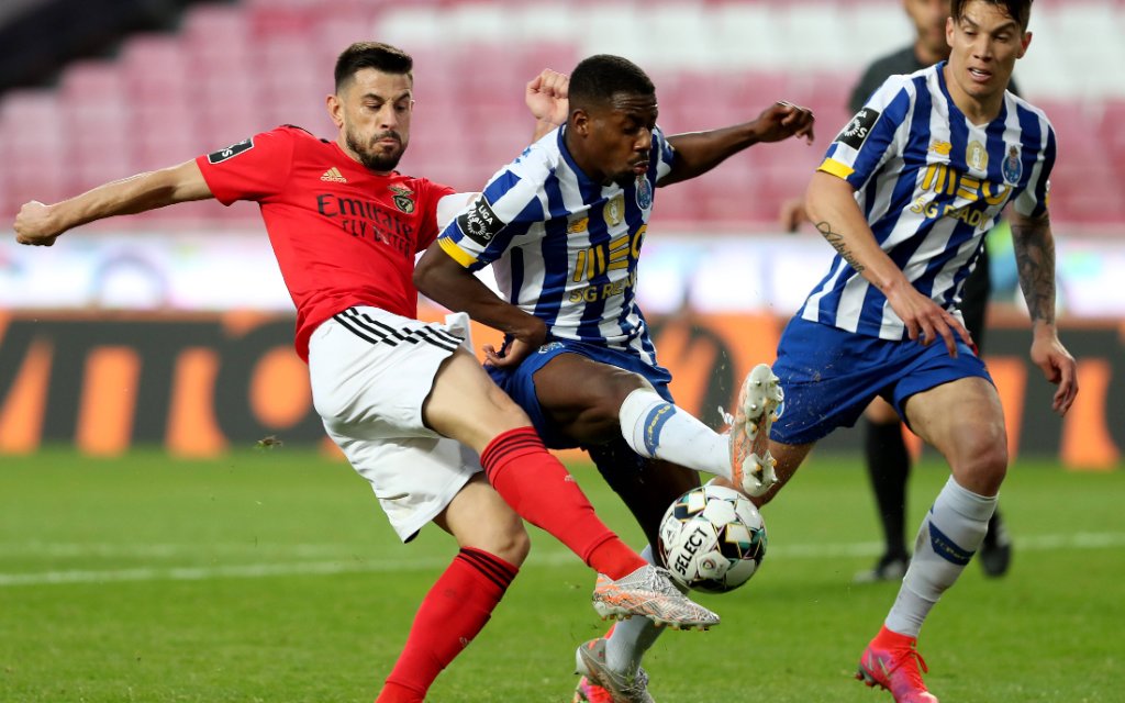 SL Benfica v FC Porto - Liga NOS Pizzi of SL Benfica L vies with Wilson Manafa of FC Porto during the Portuguese League football match between SL Benfica and FC Porto at the Luz stadium in Lisbon, Portugal on May 6, 2021