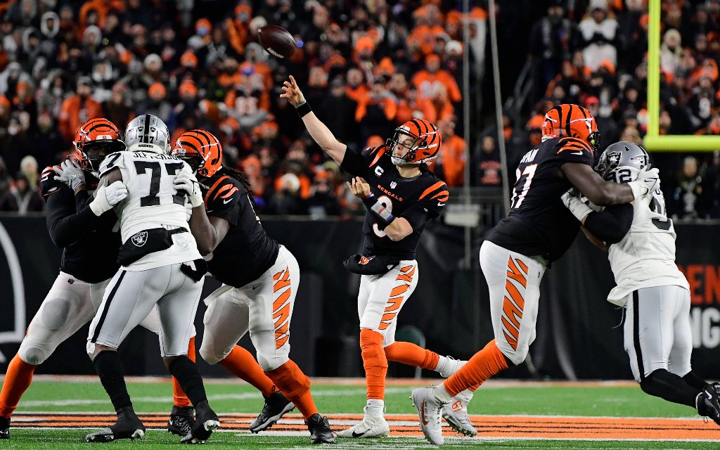 Schafft Cincinnatis Quarterback Burrow (M.) mit seinen Bengals die Sensation?