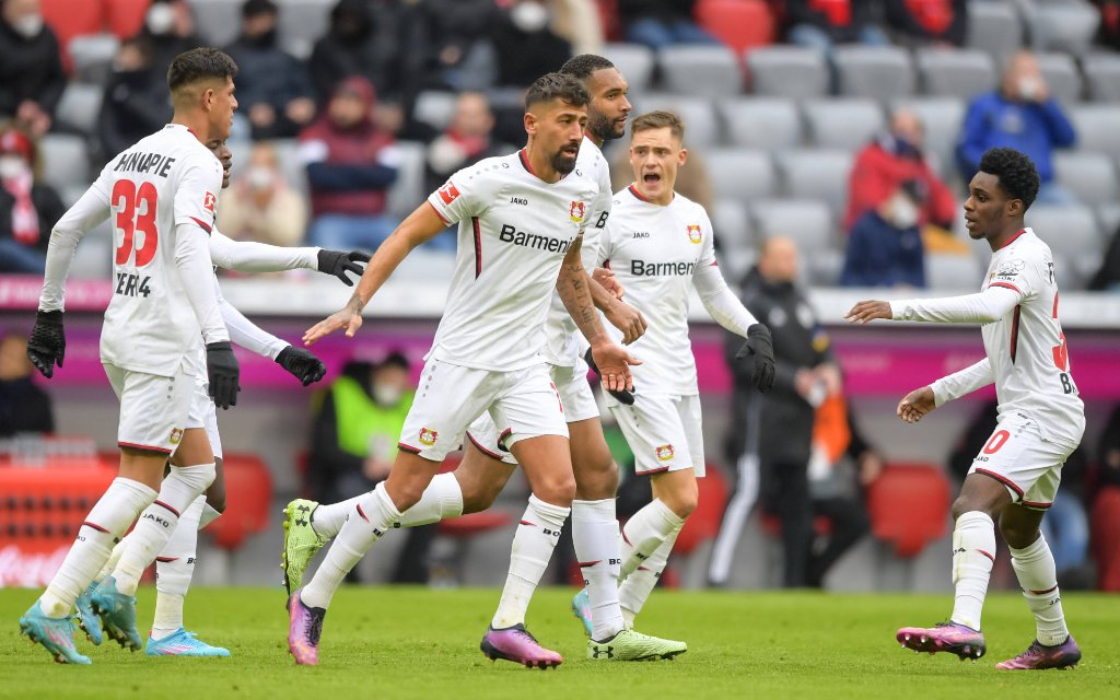 Fußball, 1. Bundesliga, 20220305, FC Bayern München - Bayer 04 Leverkusen. Im Bild Leverkusen Torjubel bejubelt Tor 1:1. München Allianz Arena Bayern Deutschland