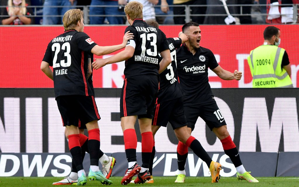 Fußball 1. Bundesliga 4. Spieltag Eintracht Frankfurt - VfB Stuttgart am 12.09.2021 im Deutsche Bank Park in Frankfurt Torjubel zum 1:0 durch Filip Kostic Frankfurt