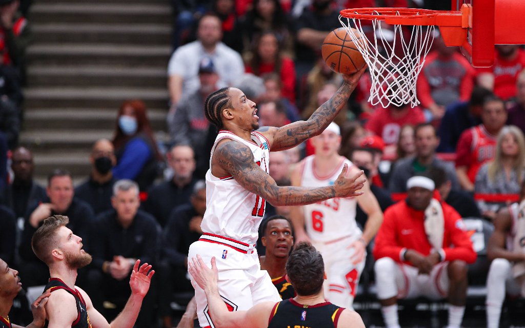 Chicagos All-Star DeRozan (M.) soll es auch gegen die Jazz richten