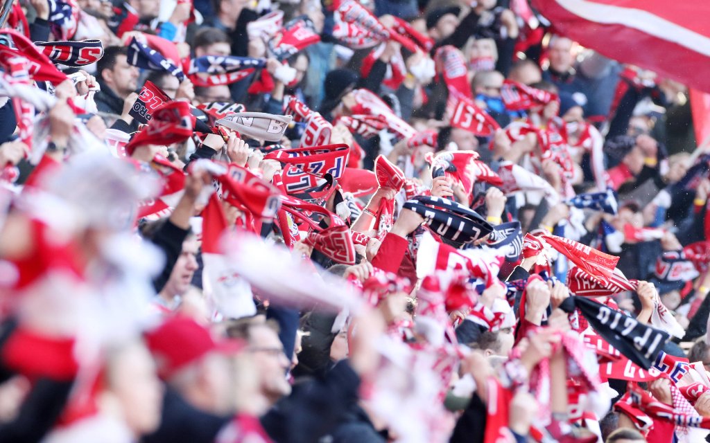 RB Leipzig - Frankfurt / 20.03.2022 Leipzig, 20.03.2022, Red Bull Arena, Fussball, 1.Bundesliga, 27.Spieltag , RB Leipzig vs. SG Eintracht Frankfurt 0:0 , Im Bild Fans von RB Leipzig