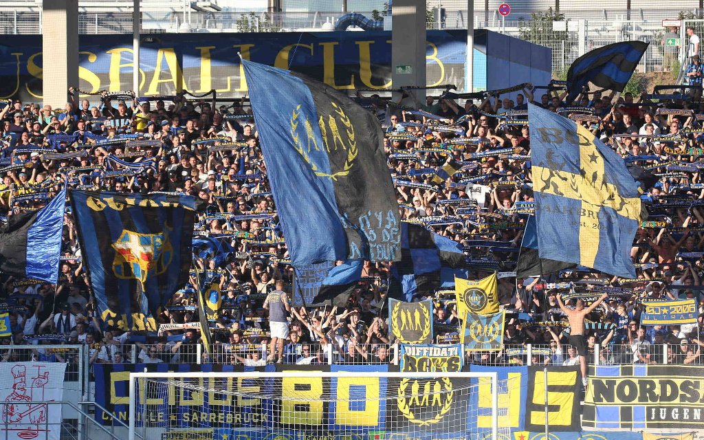 Elversberg bleibt Spitze und Saarbrückens Fans feiern weiter