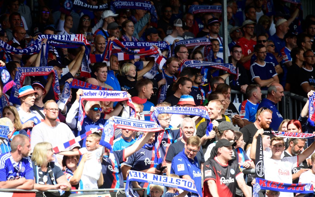 Kieler Fans, Fußball, 2. Bundesliga, Holstein Kiel vs SV Sandhausen, Männer, 6. Spieltag, Saison 2022/2023, 28.08.22 Kiel Holstein-Stadion Schleswig-Holstein Germany