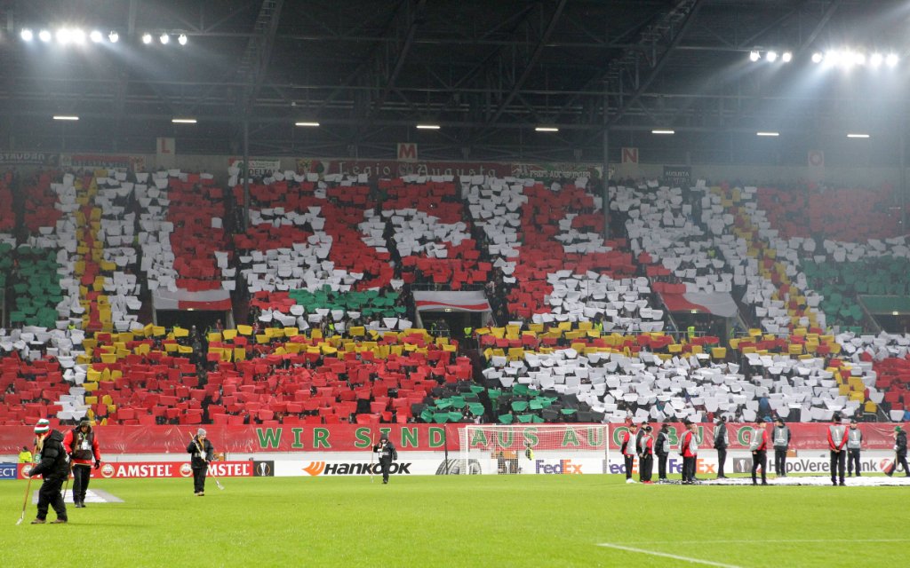 Augsburg FCA Fans mit einer Choreo FC Augsburg vs. Athletic Bilbao, Fussball, Europa League, 26.11.2015